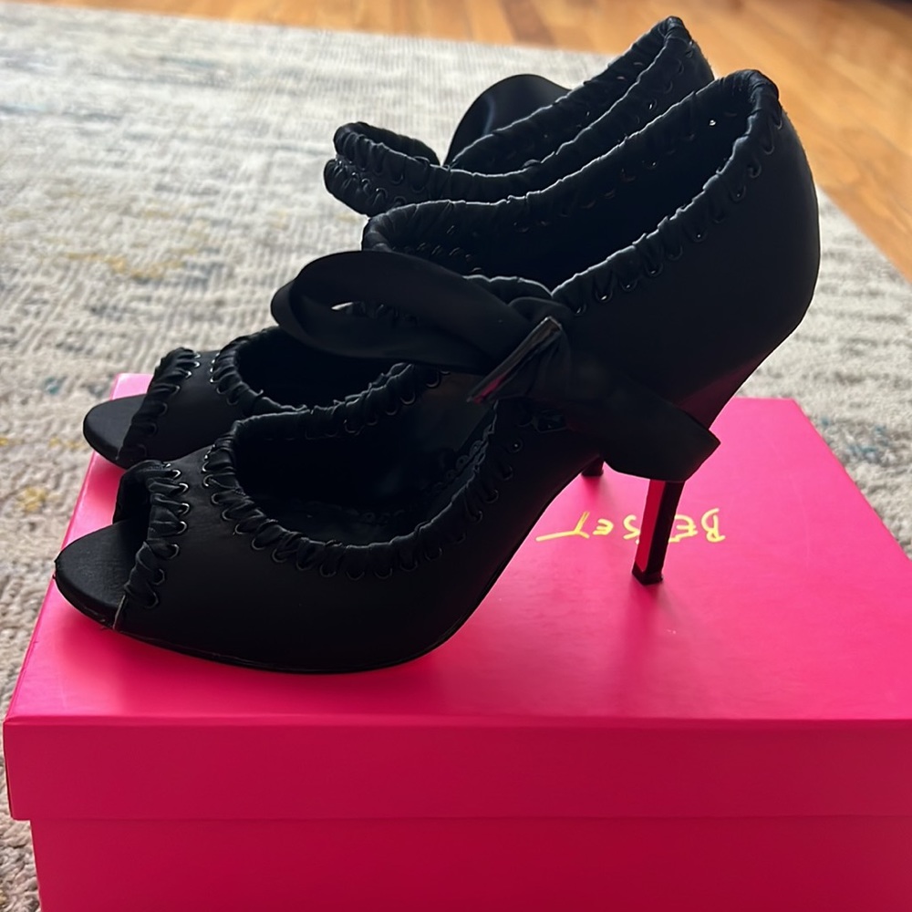 Betsey Johnson used shoes, good condition. Size 8 - Picture 3 of 5